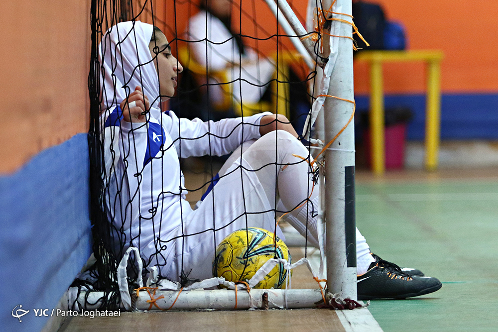 با بازیکن دست و سر شکسته چطور باید ادامه می‌دادیم؟