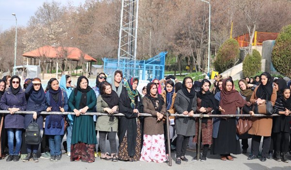 برگزاری همایش پیاده‌روی بانوان در شهر مریوان (تصاویر)