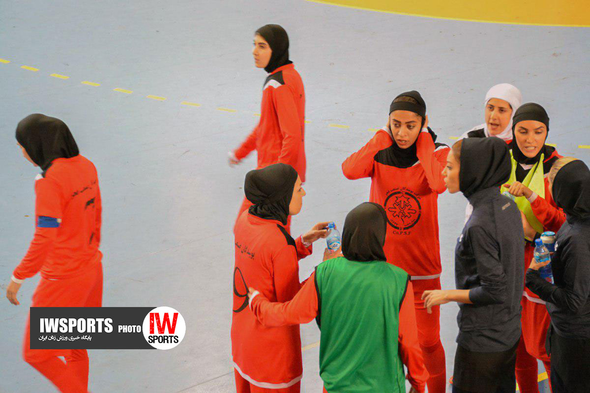 نظرات مربیان پویندگان فجر شیراز و هیئت خراسان رضوی پس از بازی یک طرفه