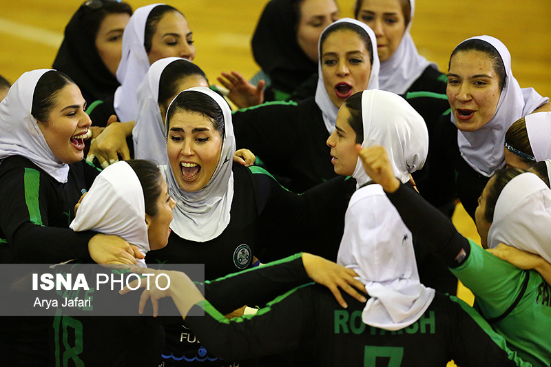 قهرمانی ذوب آهن در لیگ برتر والیبال بانوان ؛ پایان دراماتیک ذوب آهن در میان اشک و شادی