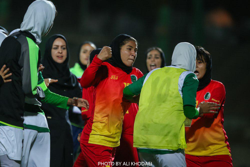 تصاویر جنجال اصفهان | درگیری دختران فوتبالیست ذوب آهن و شهرداری سیرجان