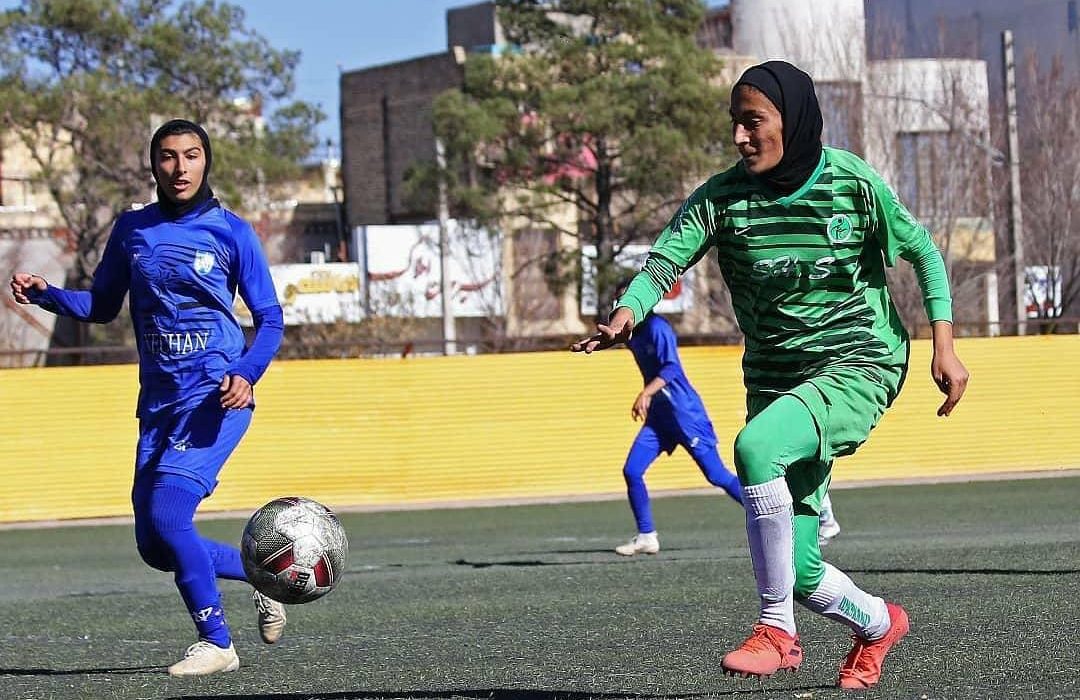 وچان کردستان ۱ شهرداری سیرجان ۳ | صدر جدول سبز شد