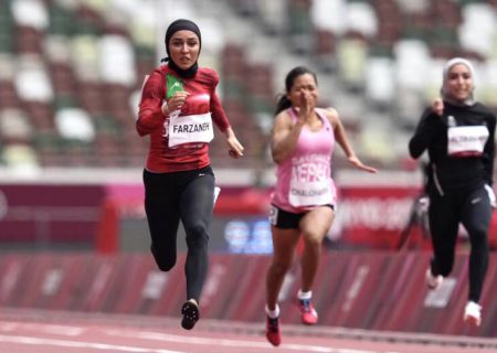 فرزانه فصیحی در ۱۰۰ و ۲۰۰ متر روی پیست رفت