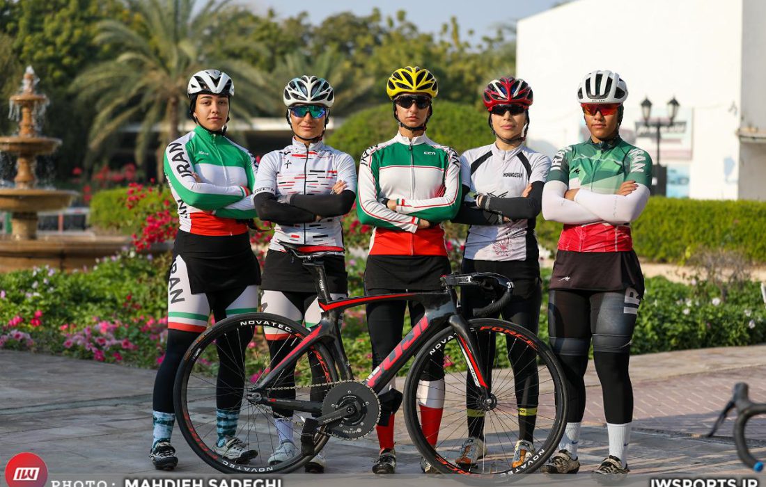 دختران دوچرخه سوار تیم اسپرینت پنجم شدند
