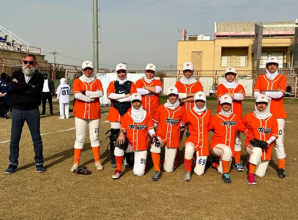 طیف تهران قهرمان سافت بال بانوان کشور شد