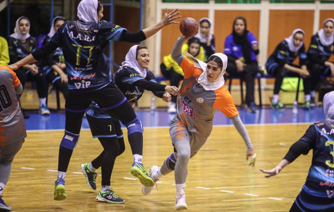 پیروزی بافق و چمران لارستان در روز غیبت بی‌انضباط‌ها