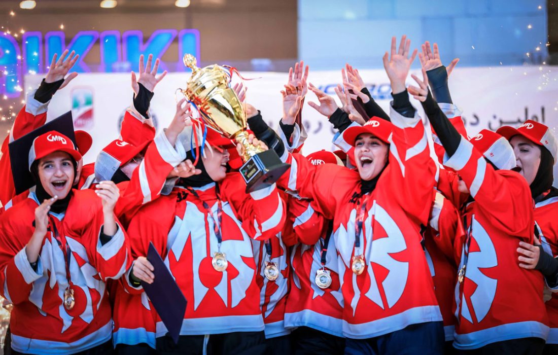 ام دات آر بر بام هاکی روی یخ جوانان ایستاد