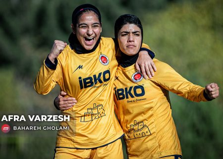 پیروزی خاتون در برف ایلام | پیروزی پرسپولیسی‌ها