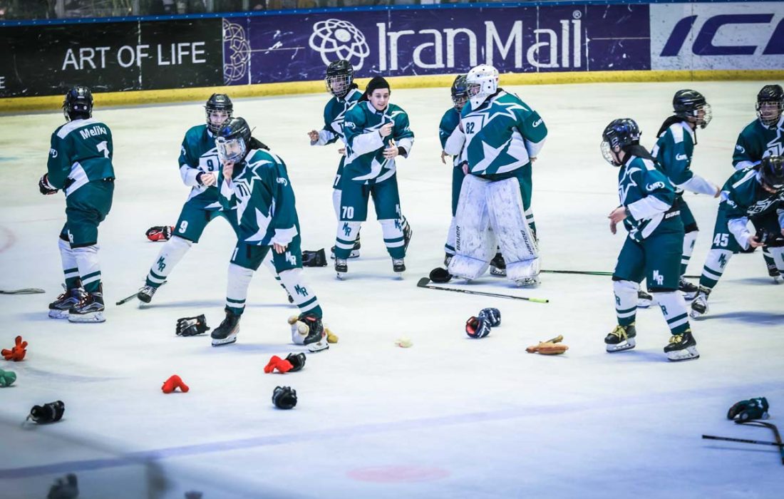 شب عروسکی هاکی روی یخ؛ برای کودکان کار