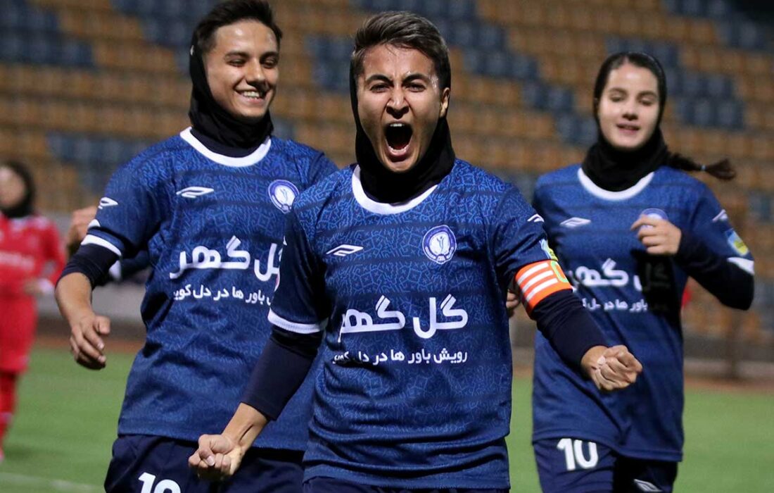 طوفان گل‌گهر برابر ایساتیس | برد پرسپولیس در خانه